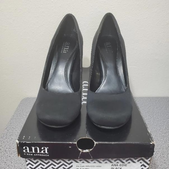 Women's Shoes Heels size 7M - Picture 1 of 3